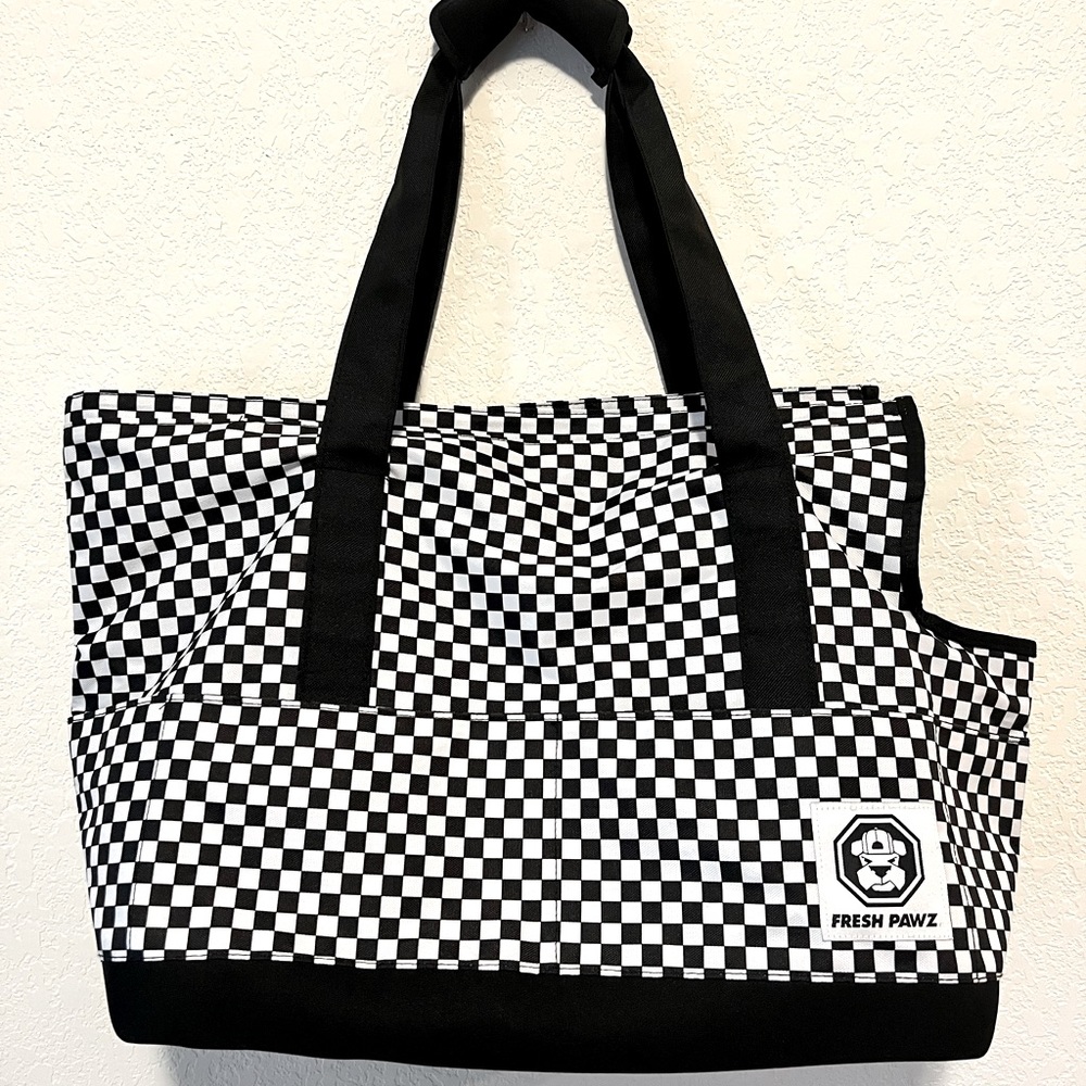 NWOT Fresh Pawz Checkerboard Dog Carrier Bag for Medium Dogs